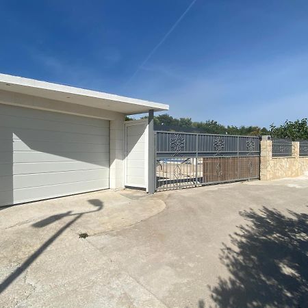 Holiday Home Cerim Трогир Экстерьер фото