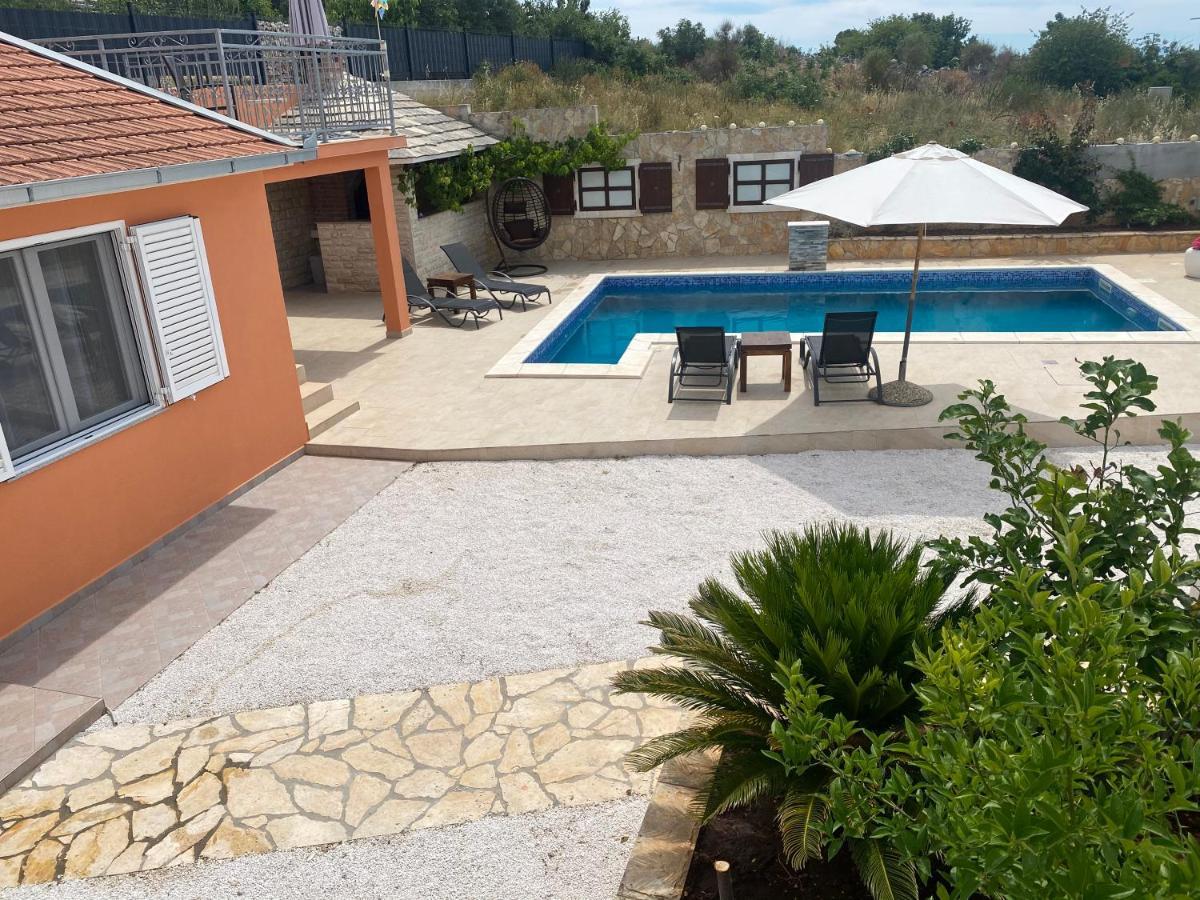 Holiday Home Cerim Трогир Экстерьер фото