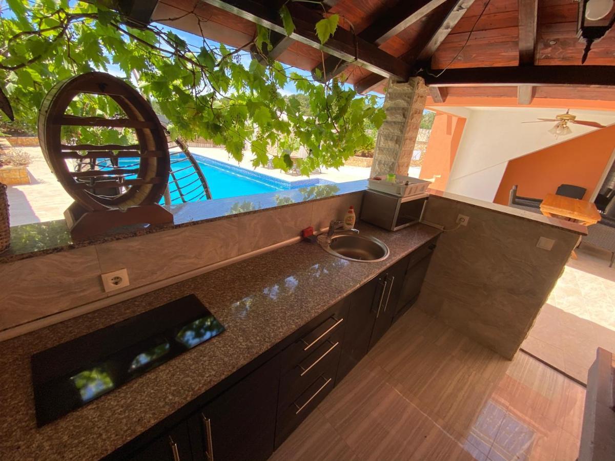 Holiday Home Cerim Трогир Экстерьер фото